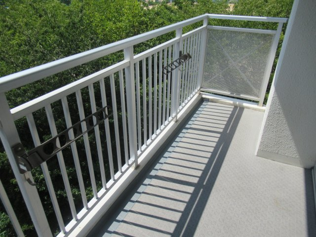 ルネシティ脇浜町第2　１ＤＫのバルコニー|バルコニーからの眺めを楽しみながら食事をしませんか