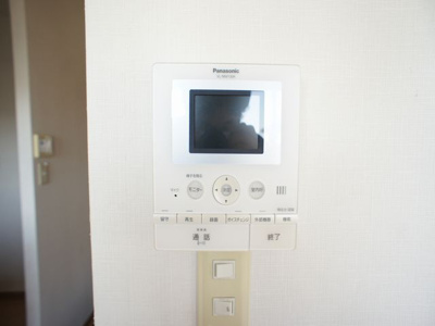 【セキュリティ】 | Rosa B | 訪問者の確認ができるTVドアホン付きです♪