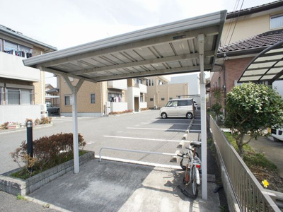 【その他共用部分】 | Rosa B | 屋根付きの駐輪場があります♪