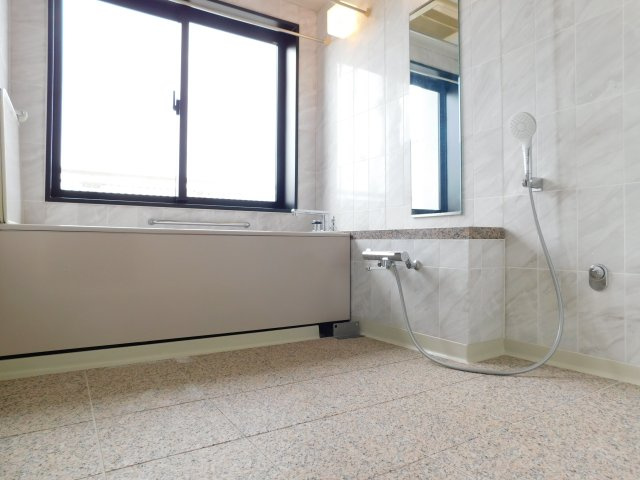 名古屋市北区成願寺１丁目の中古マンションの浴室|◇浴室◇　　大きな窓付きの広々浴室♪