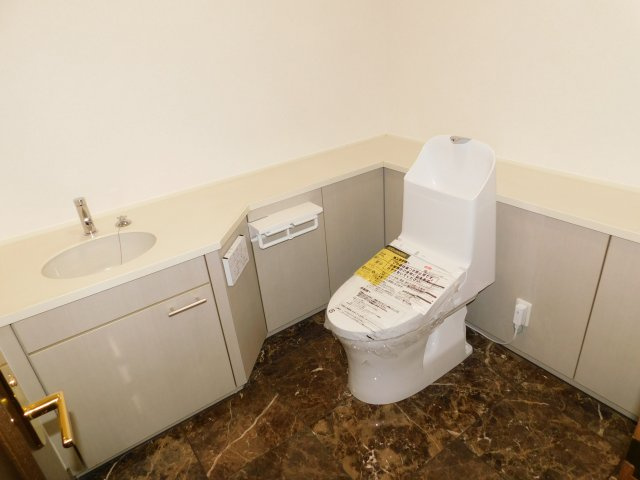 名古屋市北区成願寺１丁目の中古マンションのトイレ|◇トイレ◇　　手洗いカウンター付きトイレ