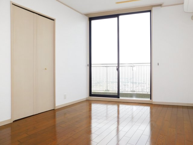 名古屋市北区成願寺１丁目の中古マンションの洋室|◇洋室◇　　明るい洋室７．０帖　収納完備♪　