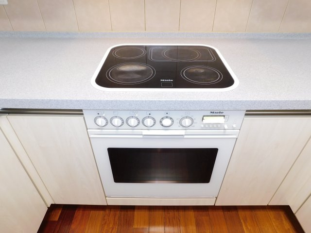 名古屋市北区成願寺１丁目の中古マンションのキッチン|◇ＩＨヒーター◇　　料理好きに嬉しいオーブン付き♪