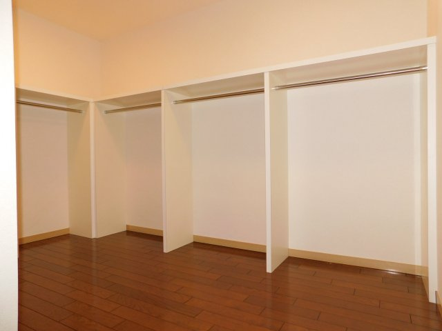 名古屋市北区成願寺１丁目の中古マンションのその他|◇サービスルーム◇　　ハンガーラック付きで洋服の収納に便利です♪