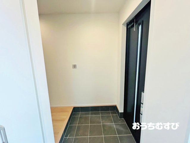 春日井市高山町3丁目(全3棟)の玄関