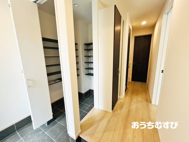 春日井市高山町3丁目(全3棟)の玄関