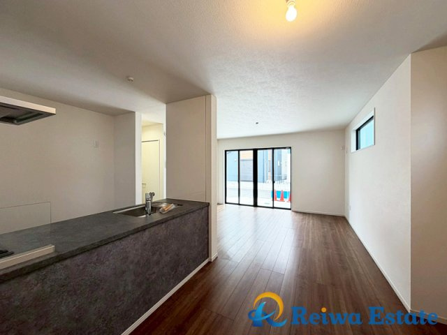 新築戸建　茅ヶ崎市高田1丁目の前面道路含む現地写真