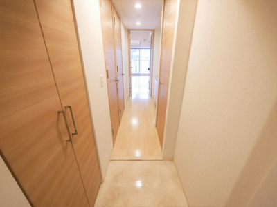 【玄関】 | プライムアーバン御堂筋本町 | 収納もある玄関です