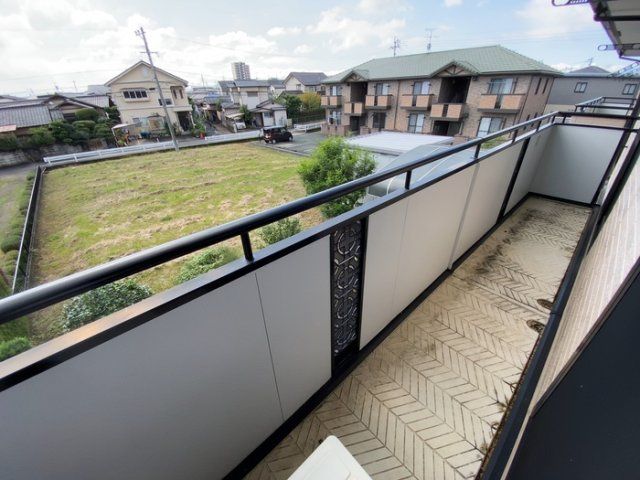 熊本市南区島町１丁目のアパートのバルコニー