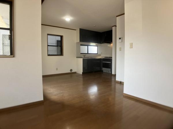 横浜市栄区中野町　中古戸建の居間・リビング