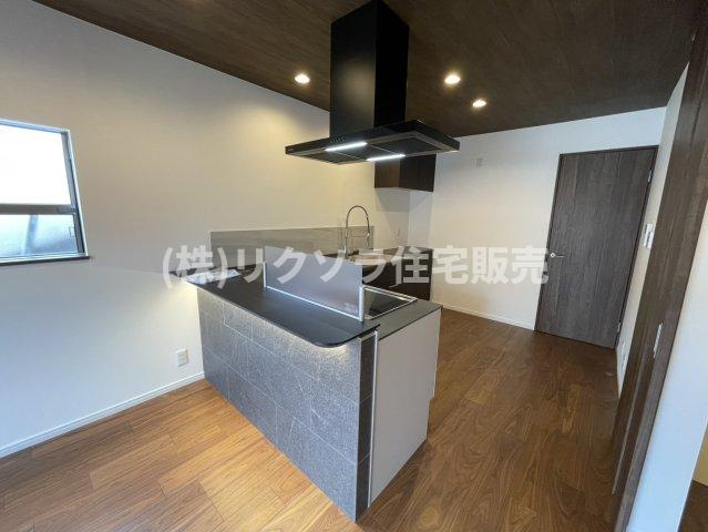 出口３丁目　中古一戸建ての居間・リビング|LDK12.5帖
■物件内覧・資金計画相談・住宅ローン相談、リフォーム相談、お問合せ受付中■
※当日・翌日のご内覧、ご相談はお電話でのお問合せがスムーズです！
