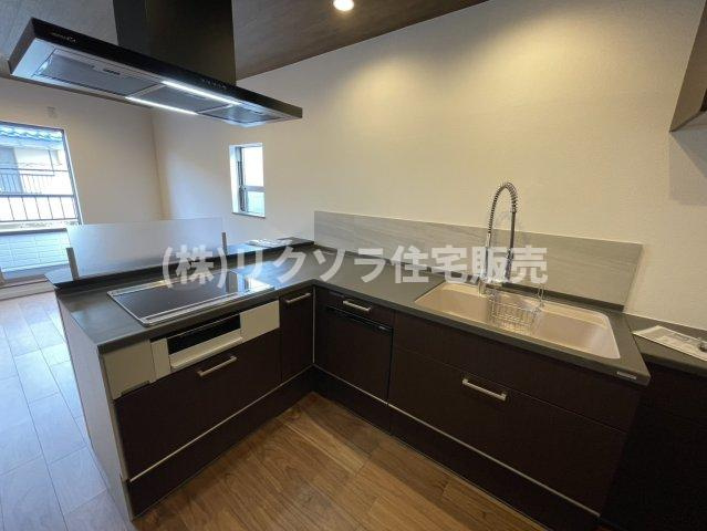 出口３丁目　中古一戸建てのキッチン|L字型カウンターキッチン
■物件内覧・資金計画相談・住宅ローン相談、リフォーム相談、お問合せ受付中■
※当日・翌日のご内覧、ご相談はお電話でのお問合せがスムーズです！