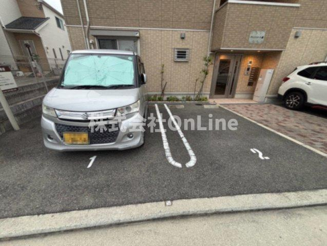 グレイスコート藤の駐車場