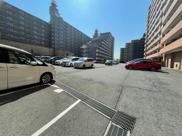 コスモ西大島グランステージ南棟の駐車場