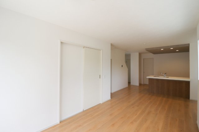 醍醐大高町２区画　１号棟の居間・リビング