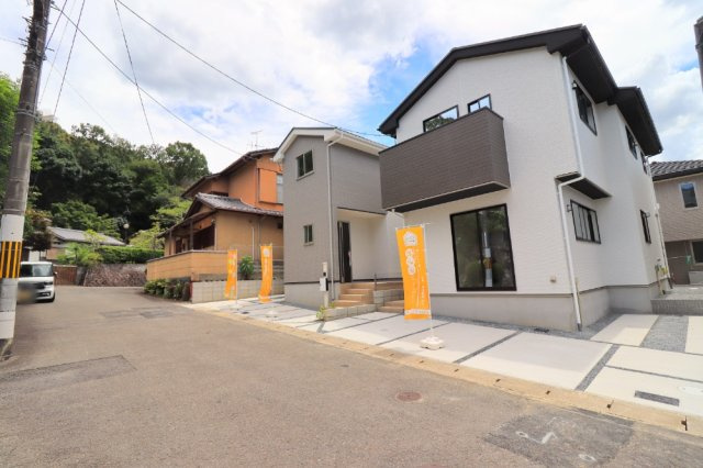 醍醐大高町２区画　１号棟の前面道路含む現地写真