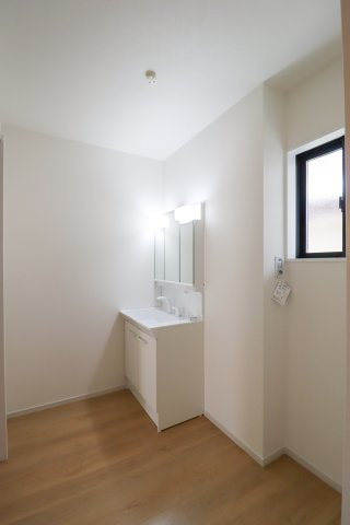 醍醐大高町２区画　１号棟の洗面所