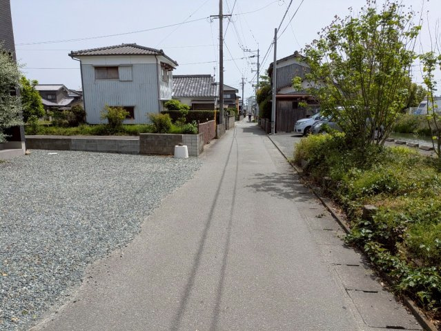 柳川市本町の中古一戸建の前面道路含む現地写真