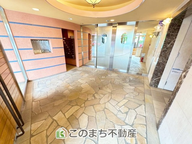 ナイスアーバン今泉プロムナードのエントランス