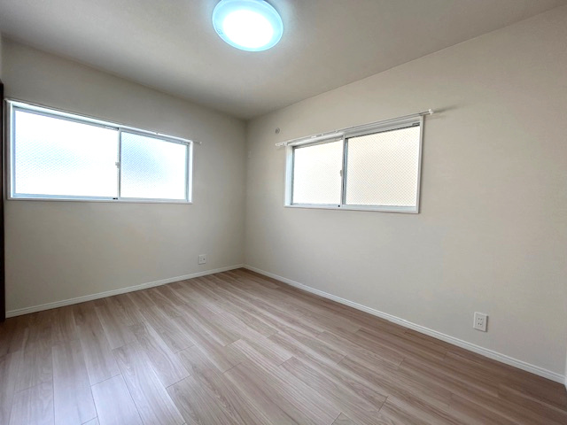 国玉通1丁目戸建の洋室