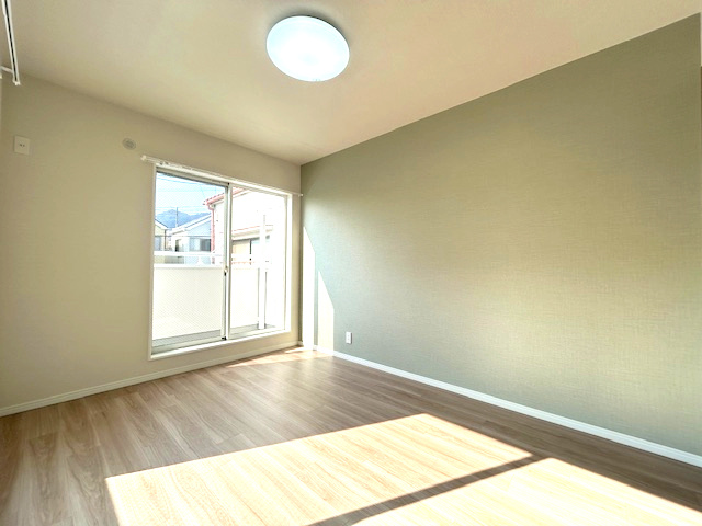 国玉通1丁目戸建の洋室