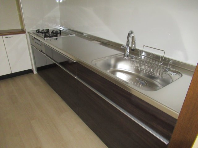 HAT神戸・灘の浜３ＬＤＫのキッチン|コンパクトなキッチンで掃除もラクラク