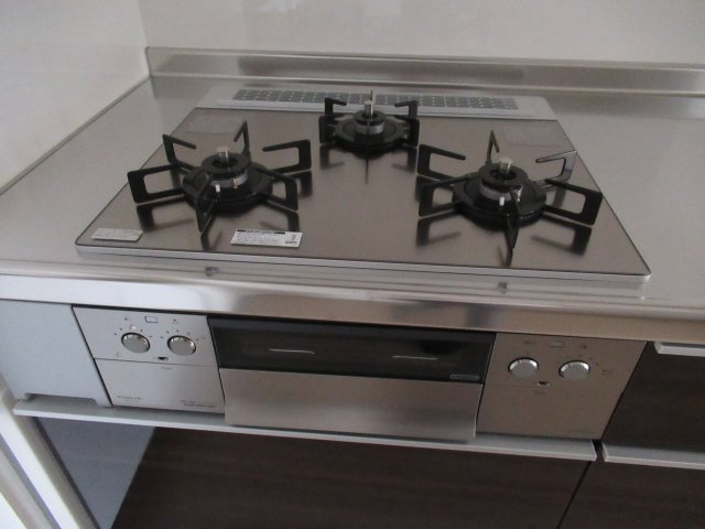 HAT神戸・灘の浜３ＬＤＫのキッチン|お部屋によってはガスコンロが設置されています