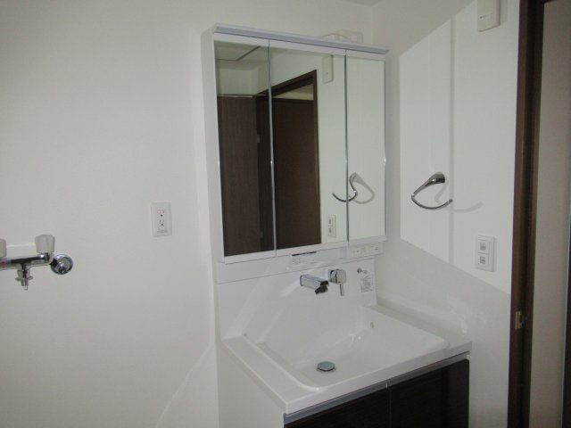 HAT神戸・灘の浜３ＬＤＫの洗面所|忙しい朝には欠かせない洗面所です