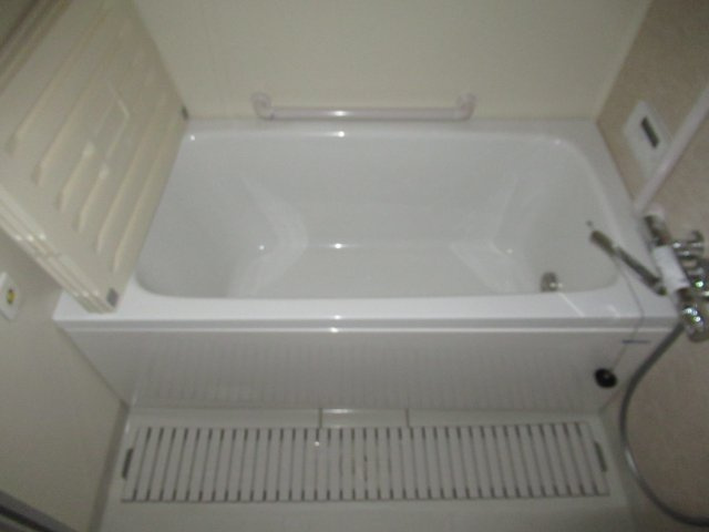 HAT神戸・灘の浜３ＬＤＫの浴室|日々の疲れを癒すお風呂付です