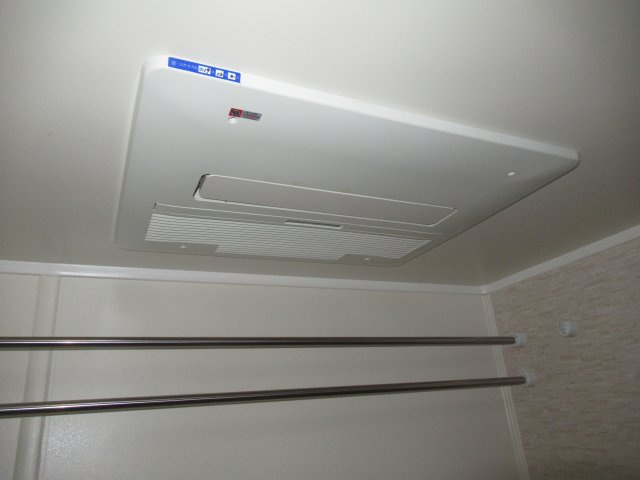 HAT神戸・灘の浜３ＬＤＫの浴室|浴室乾燥暖房機が付いています