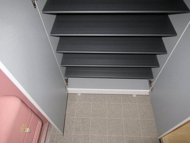 HAT神戸・灘の浜３ＬＤＫの玄関|シューズボックスがあります