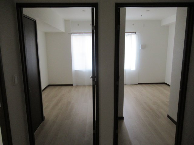 HAT神戸・灘の浜３ＬＤＫの内装|明るい室内です