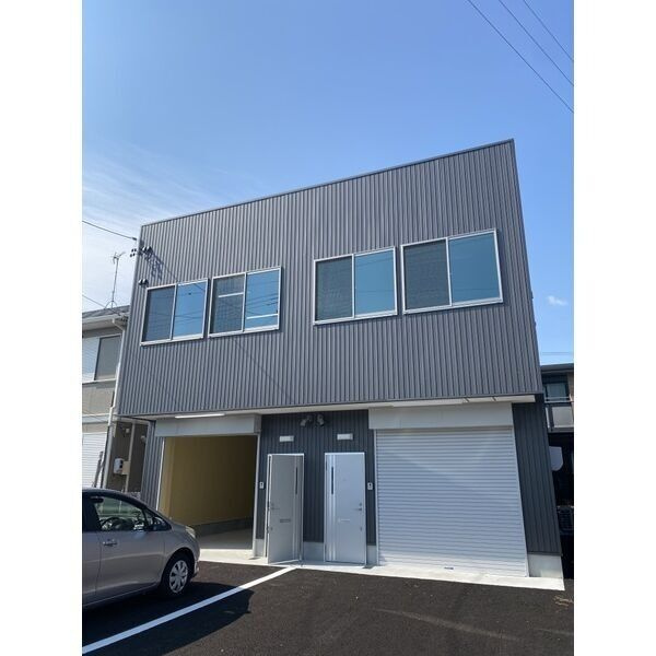 中川区本前田町倉庫付き事務所の外観