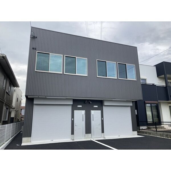 中川区本前田町倉庫付き事務所の外観