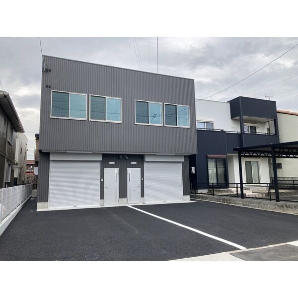 中川区本前田町倉庫付き事務所の駐車場