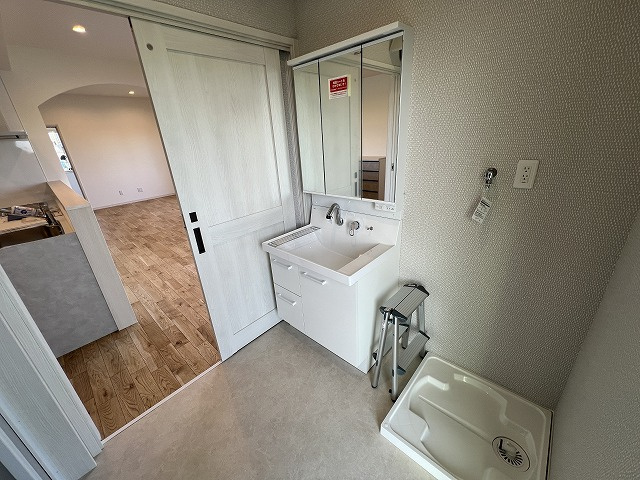 南国市大そね甲新築戸建の洗面所|コンパクトで使いやすい洗面所