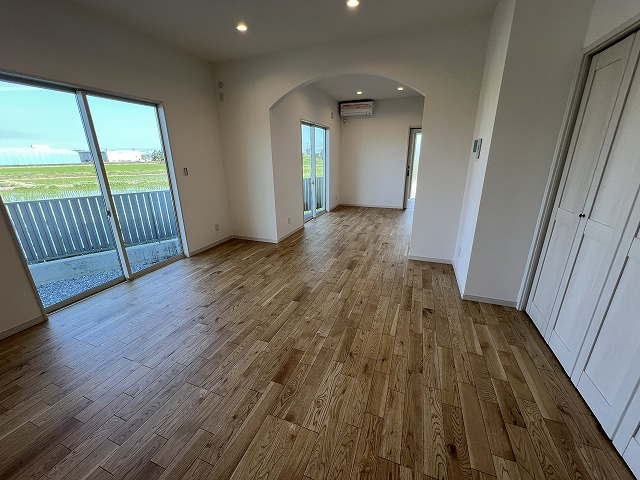 南国市大そね甲新築戸建の居間・リビング|ゆったりとしたリビングです