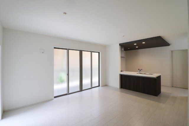 醍醐大高町２区画　２号棟の居間・リビング