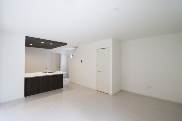 醍醐大高町２区画　２号棟の居間・リビング