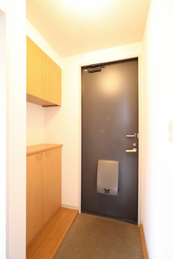 クレール瀬戸見A棟の玄関