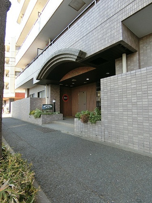 【エントランス】 | ドムール江古田 | エントランス※2017年12月撮影