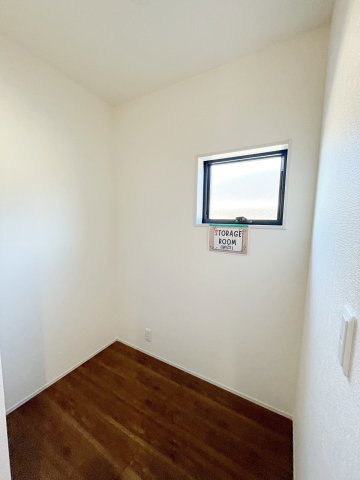 新築戸建・建売　小名浜燈籠原第1　Livele Garden　全10棟の収納|収納専用スペースとして確保さえたストレージルーム。日用品や季節物、備蓄品などをまとめて収納でき、住空間をすっきり保てます♪