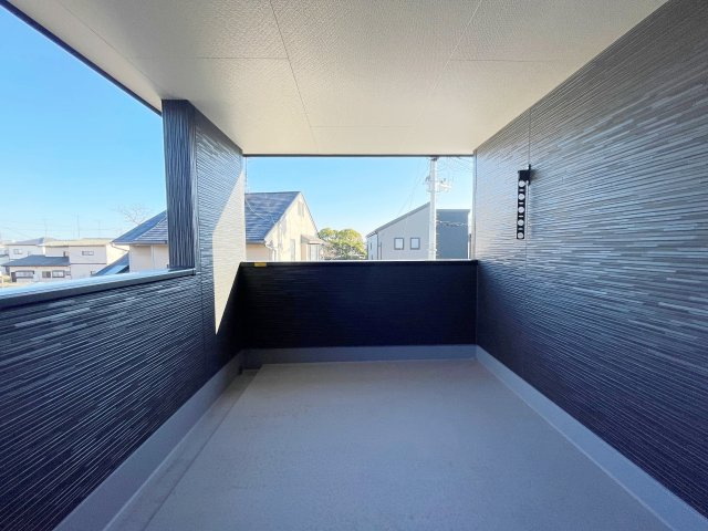 新築戸建・建売　小名浜燈籠原第1　Livele Garden　全10棟のバルコニー|インナーバルコニーは天候に左右されずに、プライベートな空間でくつろぎや洗濯物干しに最適！