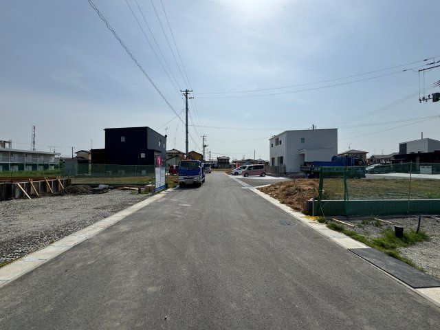 新築戸建・建売　小名浜燈籠原第1　Livele Garden　全10棟の前面道路含む現地写真