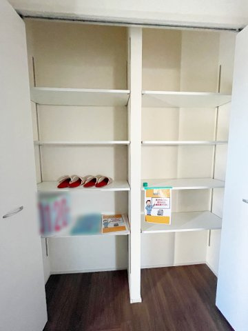 新築戸建・建売　小名浜燈籠原第1　Livele Garden　全10棟の収納|可動棚付きなので物の大きさによって高さを変えられるので便利！