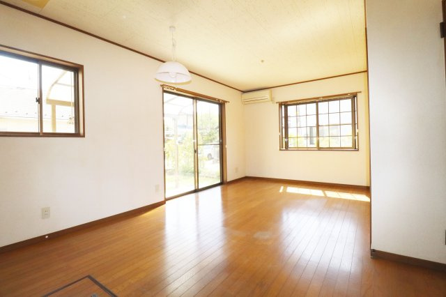 【中古】郡山市台新２丁目　　　　開成小学校、郡山第１中学校の居間・リビング