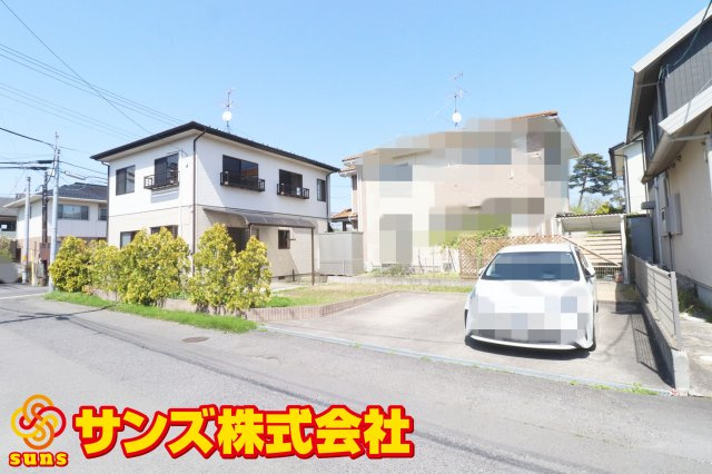 【中古】郡山市台新２丁目　　　　開成小学校、郡山第１中学校の外観|南西側から見た駐車場を含む外観