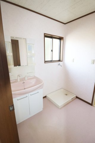 【中古】郡山市台新２丁目　　　　開成小学校、郡山第１中学校の洗面所