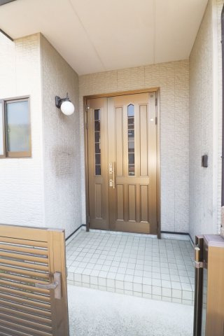 【中古】郡山市台新２丁目　　　　開成小学校、郡山第１中学校の玄関