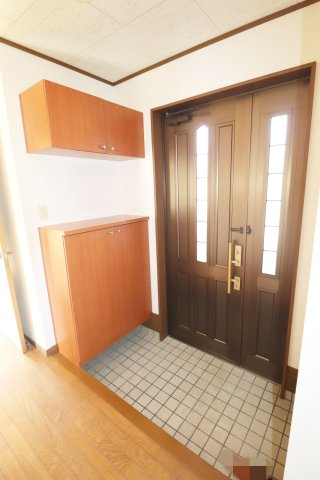 【中古】郡山市台新２丁目　　　　開成小学校、郡山第１中学校の玄関